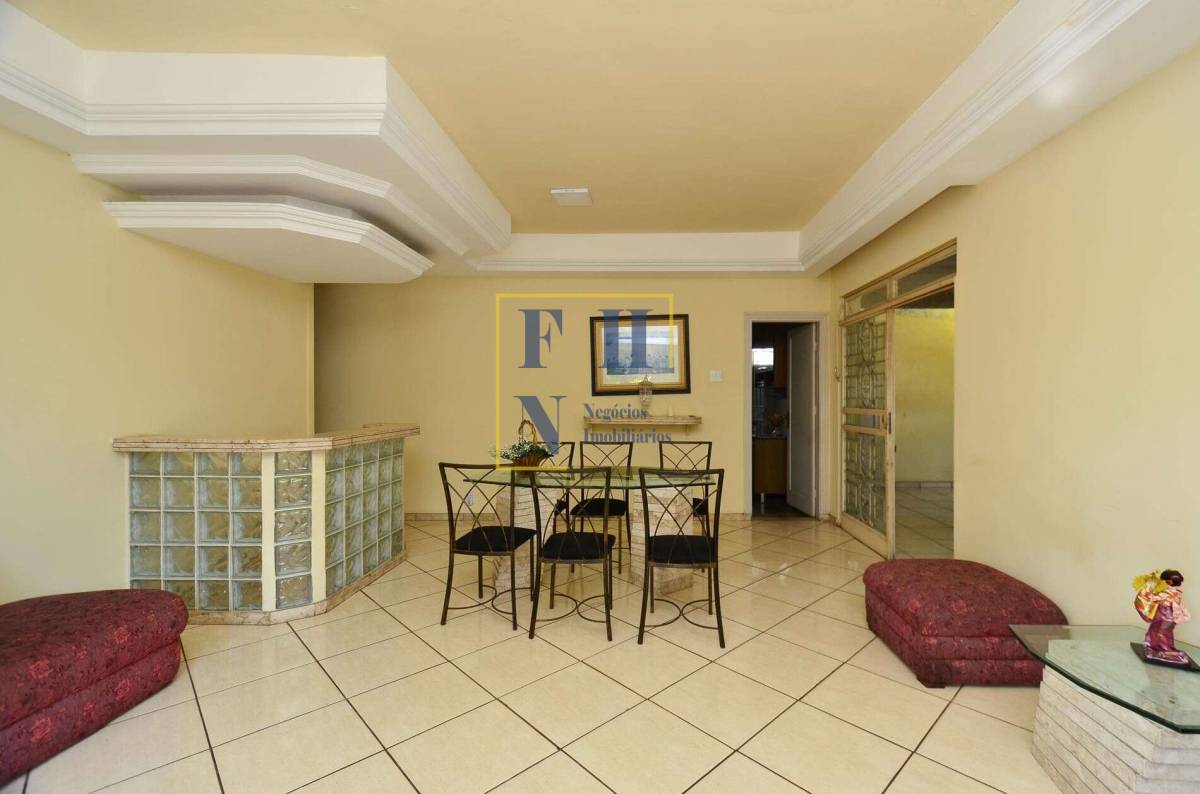Casa à venda com 3 quartos, 358m² - Nova Floresta,