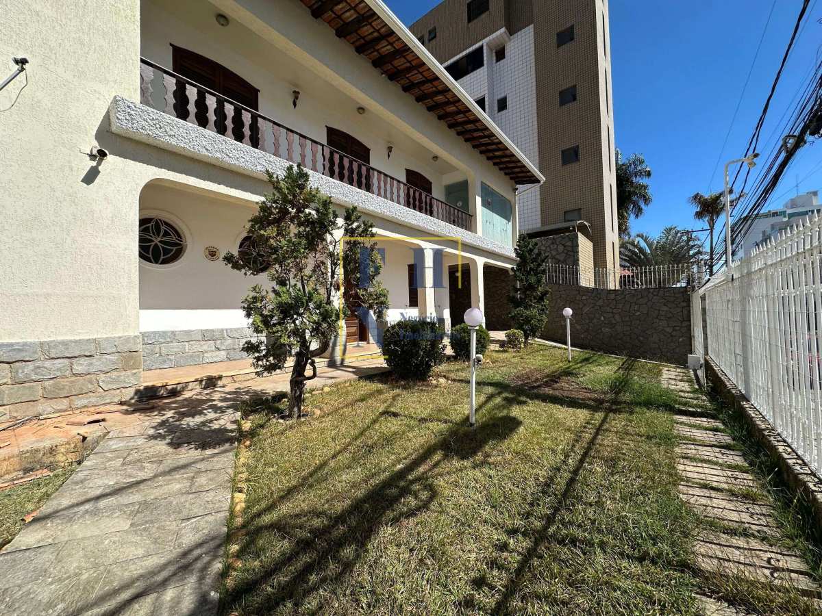 Casa 5 Quartos à Venda na Pampulha em Belo Horizonte