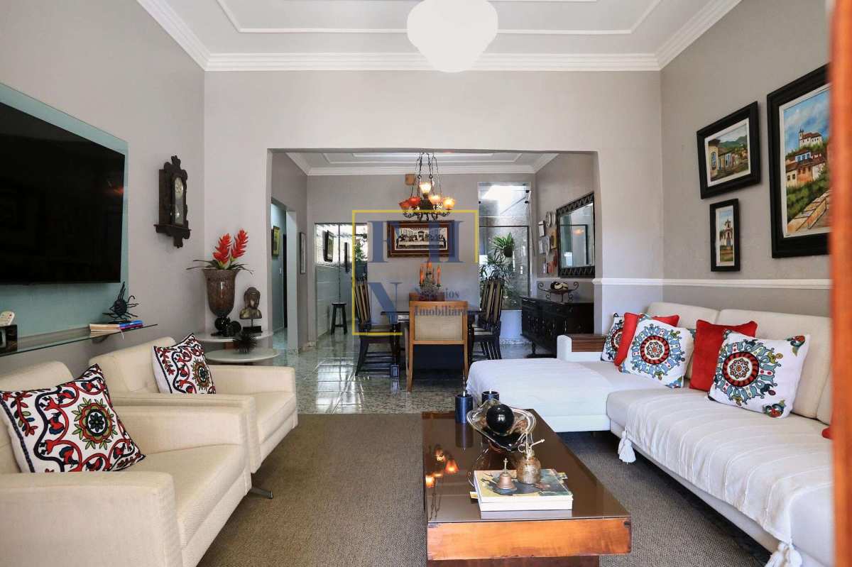 Casa 4 Quartos à Venda na Sagrada Família em Belo Horizonte