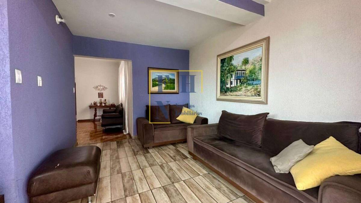 Casa à venda com 3 quartos, 236m² - Sagrada Família,