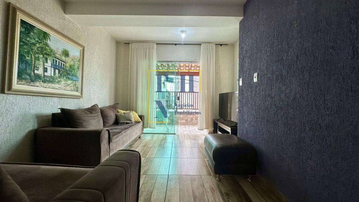 Casa à venda com 3 quartos, 236m² - Sagrada Família,