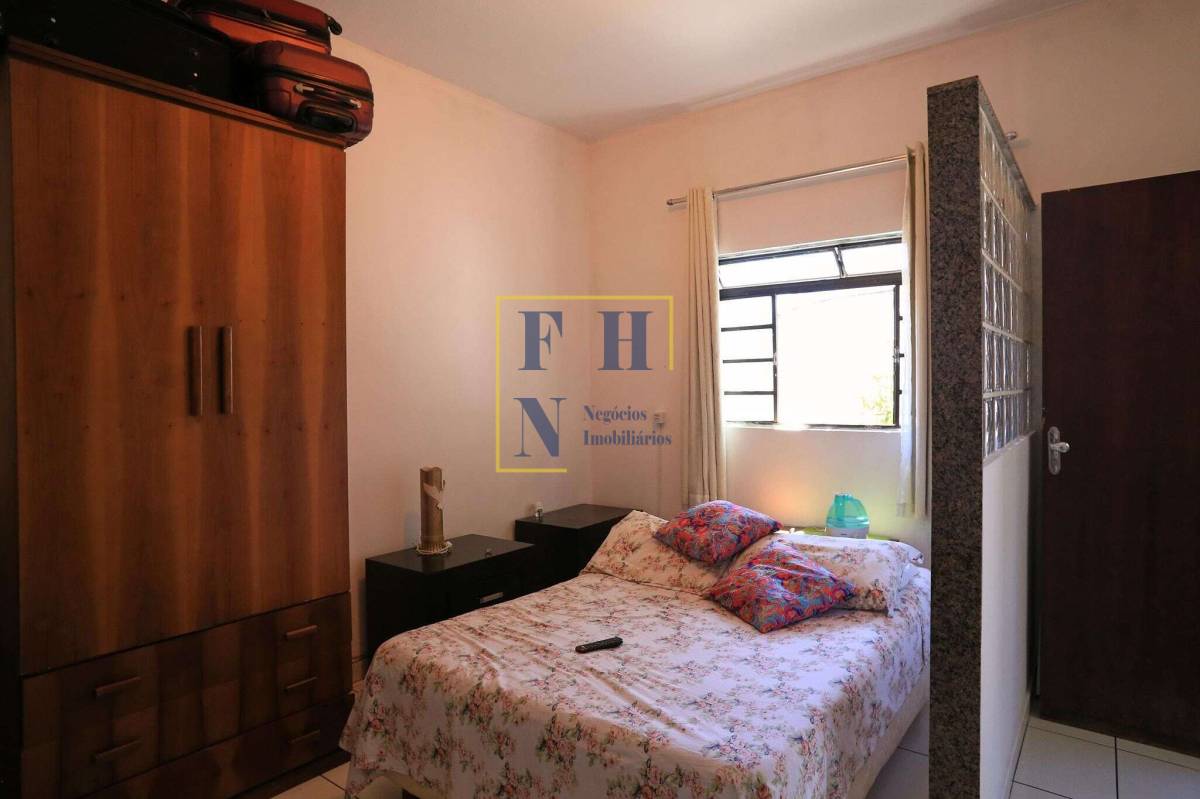 Casa à venda com 3 quartos, 180m² - Sagrada Família,