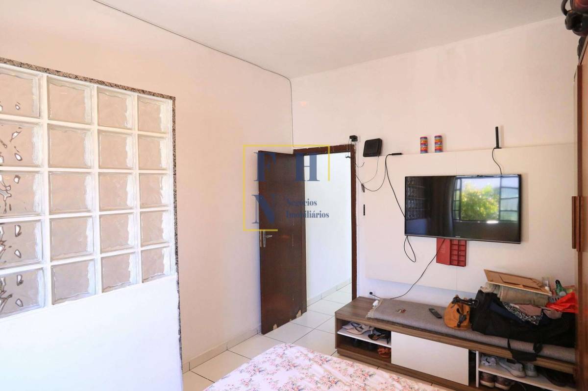 Casa à venda com 3 quartos, 180m² - Sagrada Família,