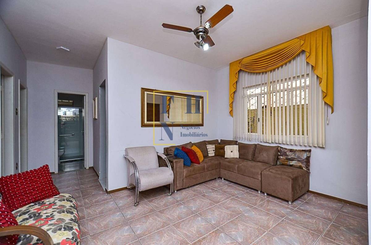 Casa à venda com 6 quartos, 312m² - Sagrada Família,