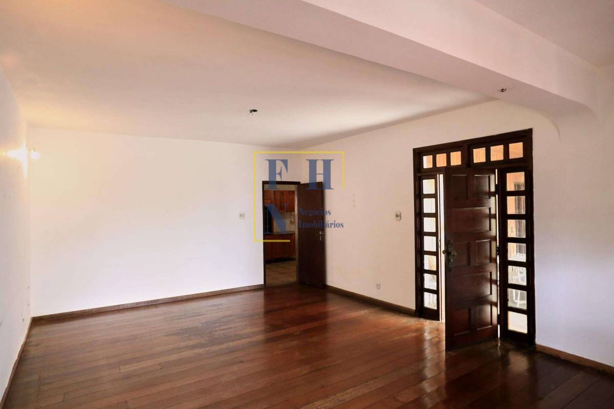  - Casa 7 Quartos à Venda na Sagrada Família em Belo Horizonte