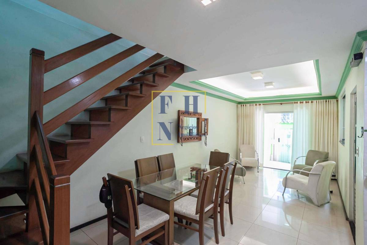 Casa à venda com 1 quarto, 78m² - Sagrada Família,