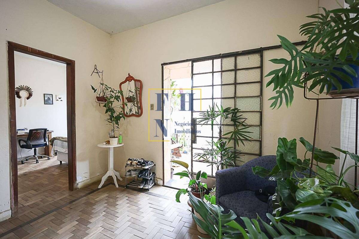 Casa à venda com 3 quartos, 300m² - Sagrada Família,