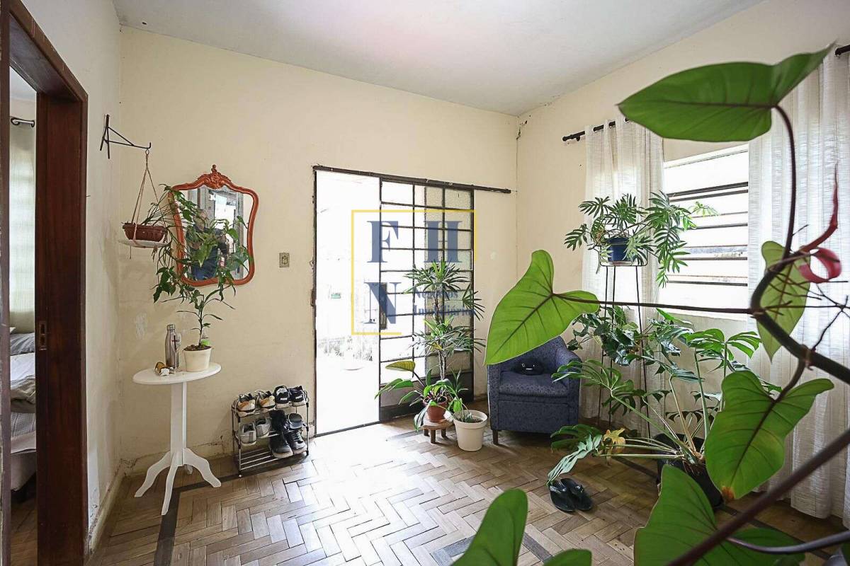 Casa à venda com 3 quartos, 300m² - Sagrada Família,