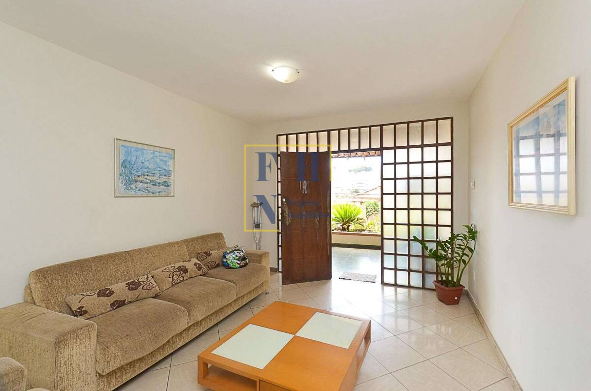 Casa à venda com 4 quartos, 320m² - Sagrada Família,