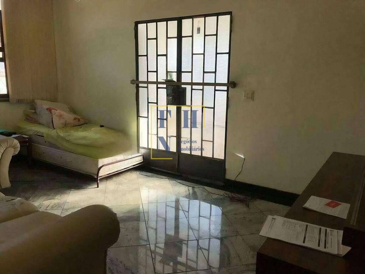 Casa à venda com 3 quartos, 300m² - Sagrada Família,