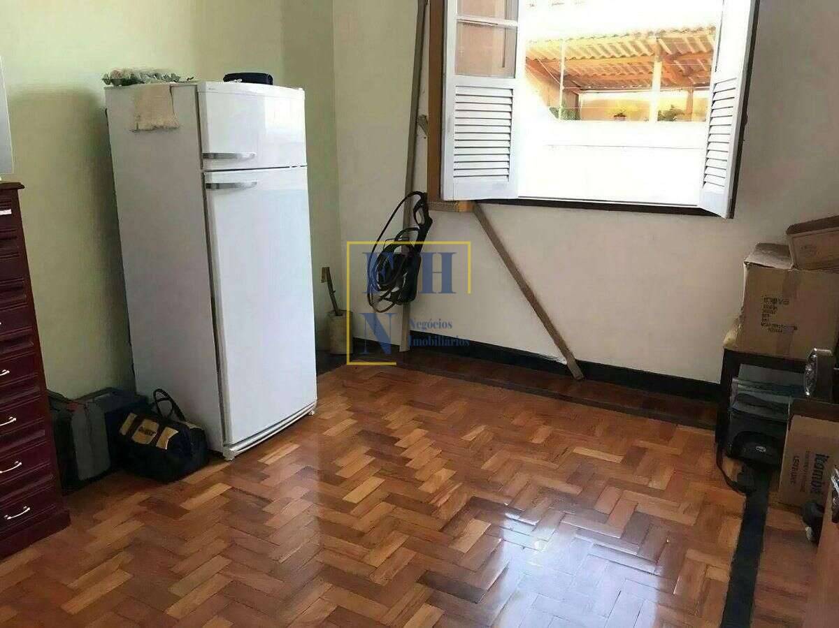 Casa à venda com 3 quartos, 300m² - Sagrada Família,