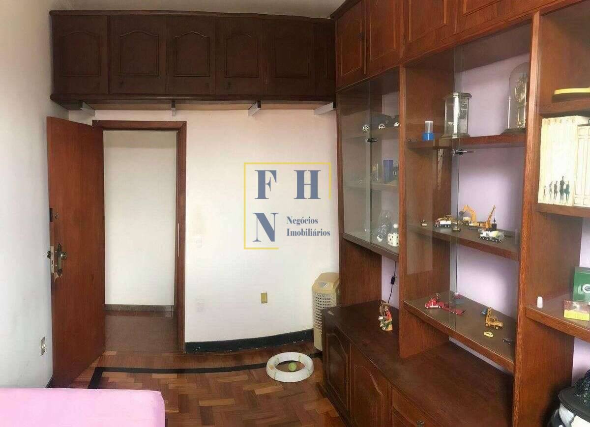 Casa à venda com 3 quartos, 300m² - Sagrada Família,