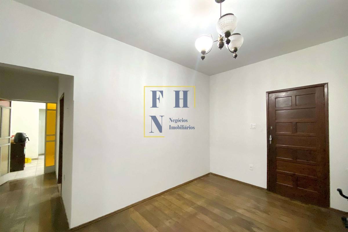 Casa à venda com 3 quartos, 100m² - Sagrada Família,