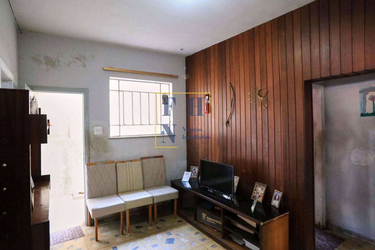Casa à venda com 3 quartos, 2763m² - Sagrada Família,
