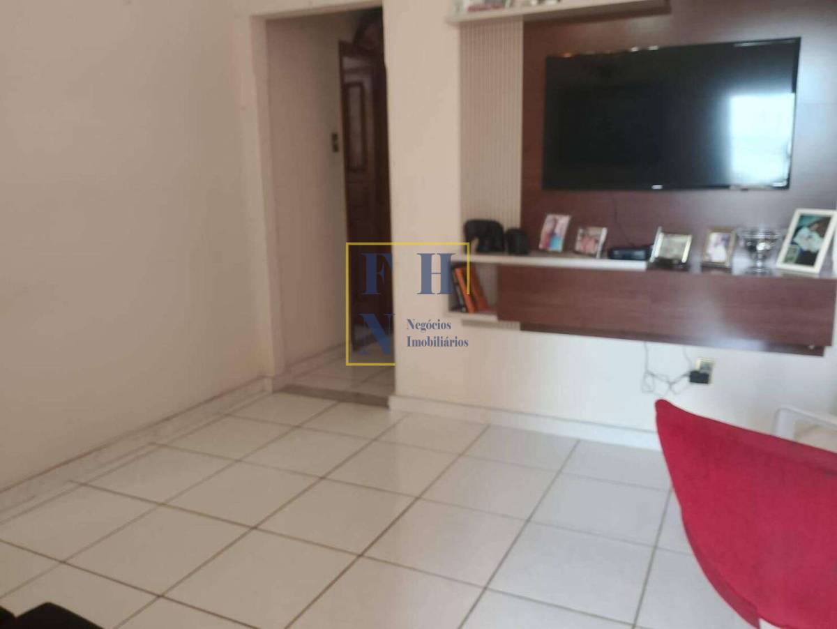 Casa à venda com 7 quartos, 300m² - Sagrada Família,