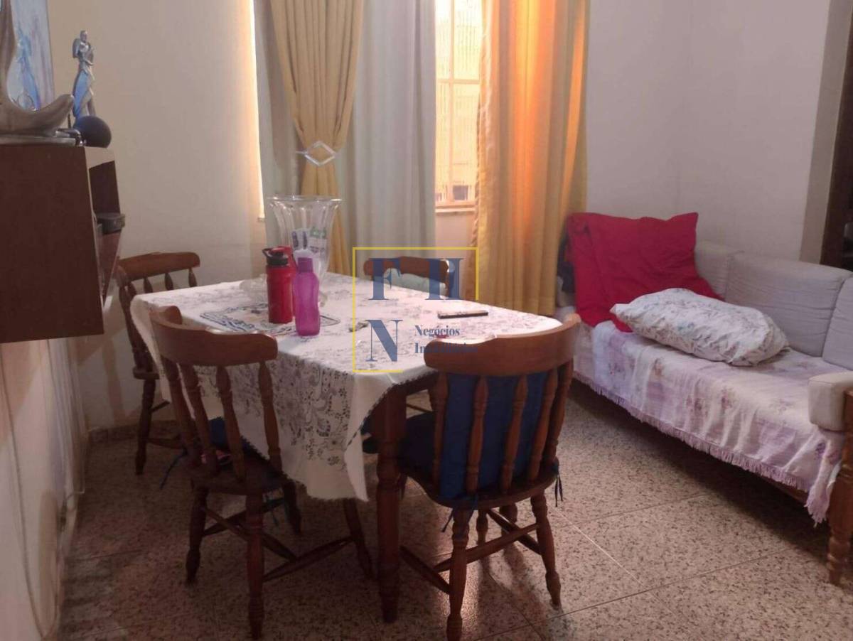 Casa à venda com 7 quartos, 300m² - Sagrada Família,