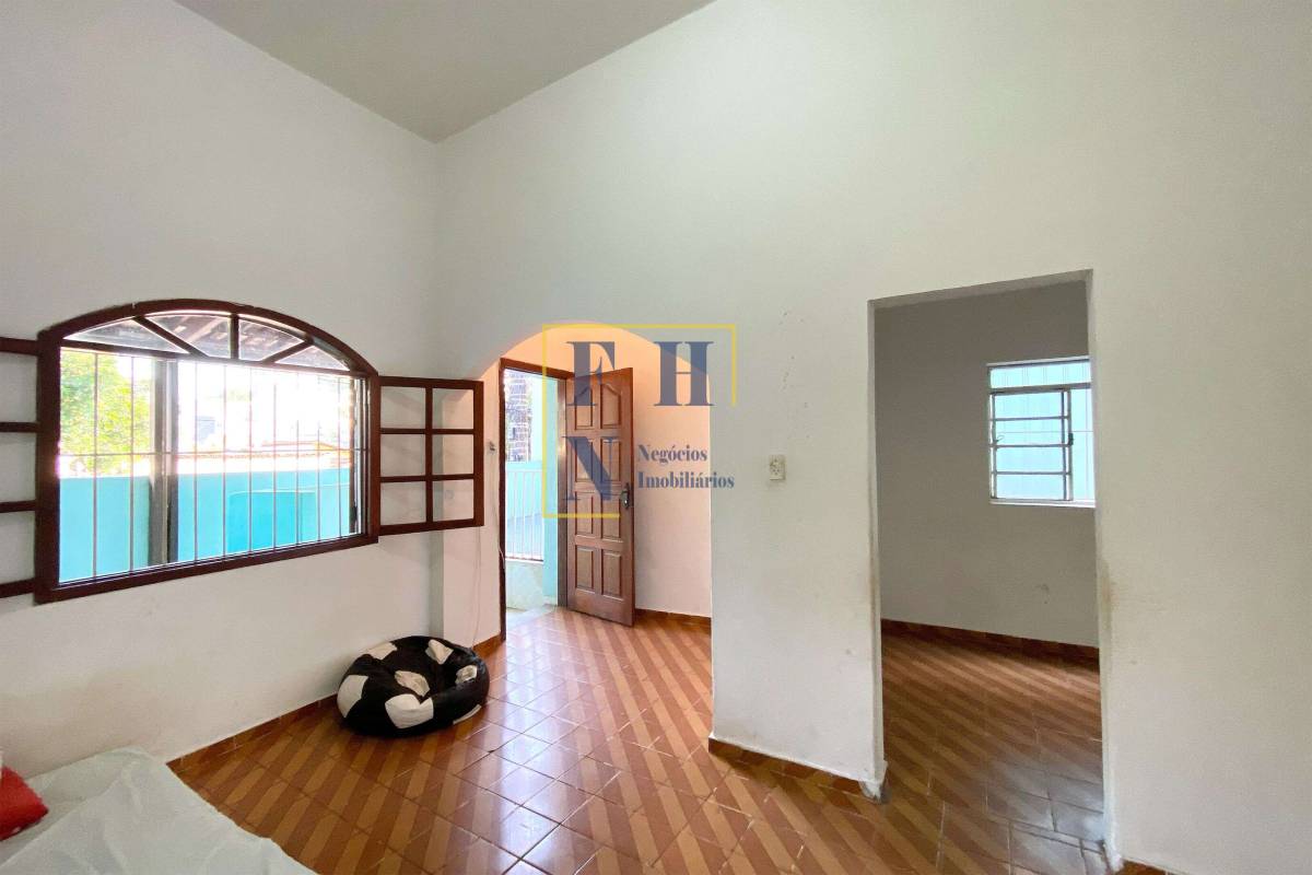 Casa à venda com 2 quartos, 206m² - Sagrada Família,