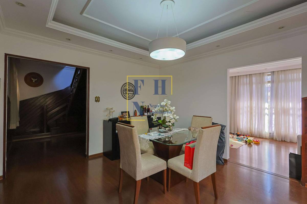 Casa à venda com 5 quartos, 298m² - Sagrada Família,