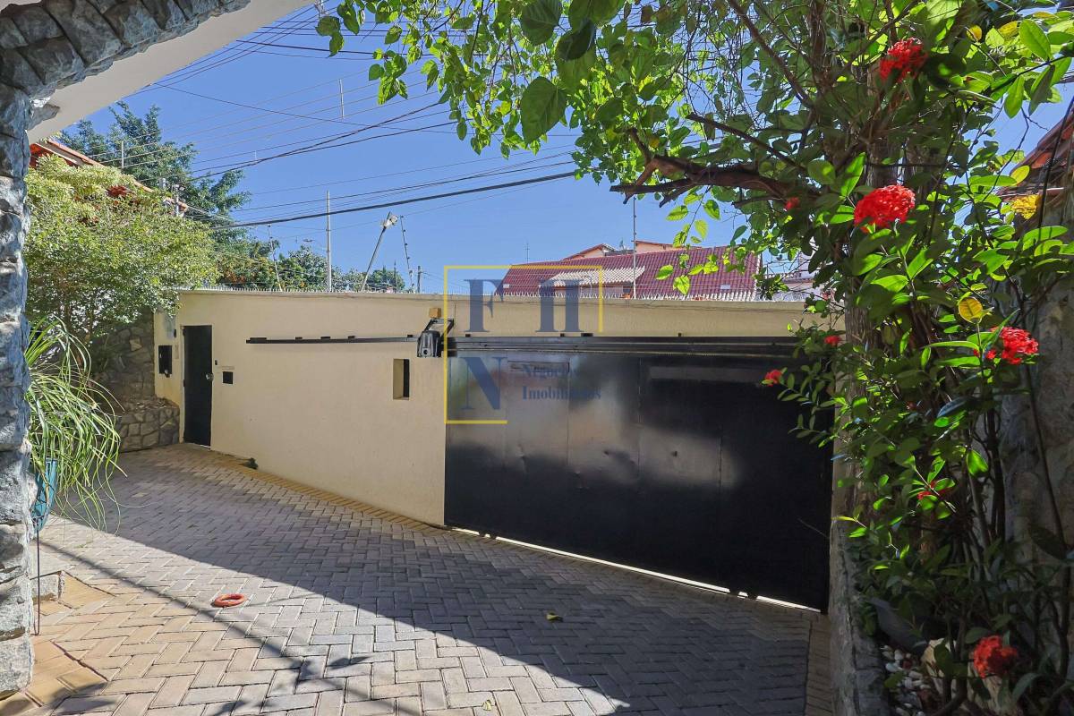  - Casa 5 Quartos à Venda na Sagrada Família em Belo Horizonte