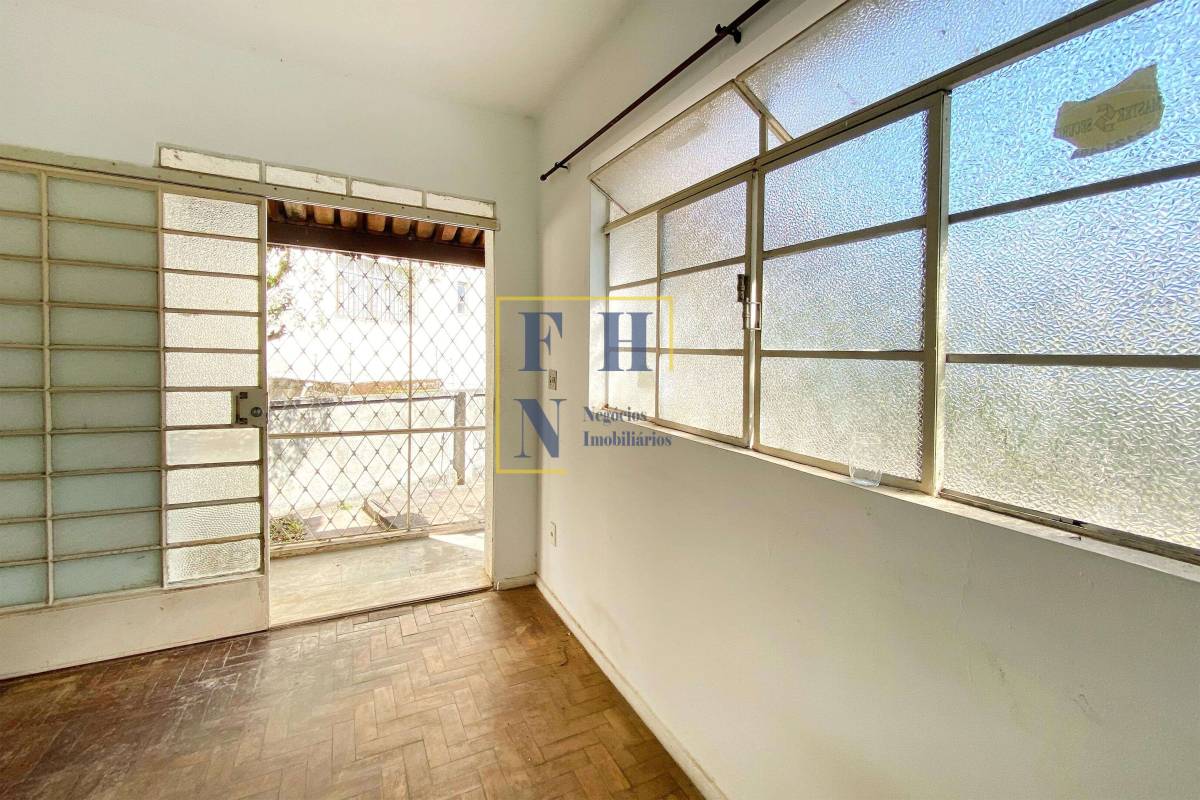Casa à venda com 2 quartos, 300m² - Sagrada Família,