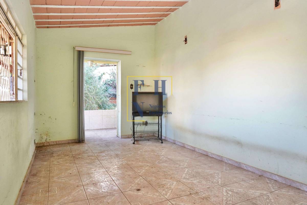 Casa à venda com 3 quartos, 400m² - Sagrada Família,
