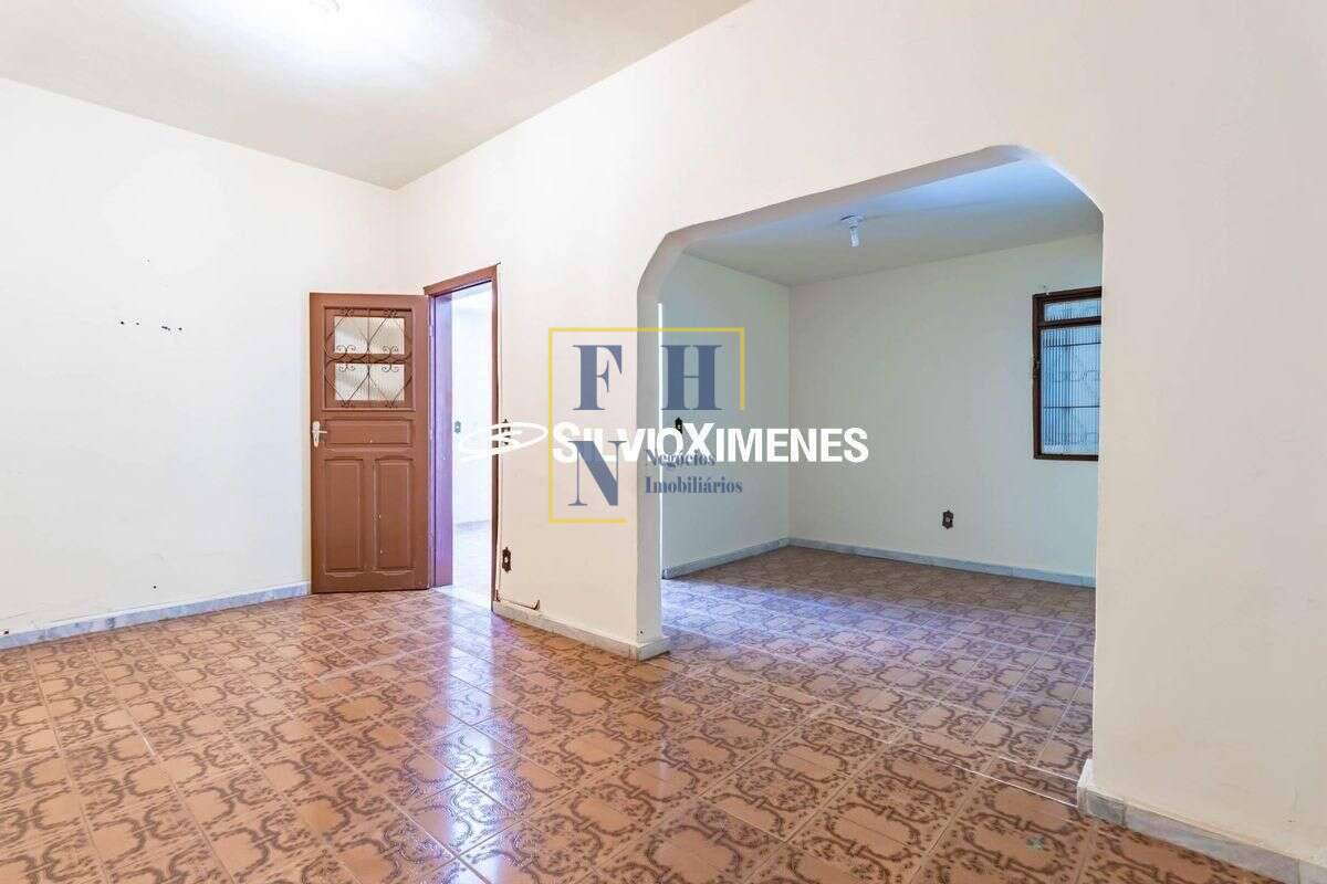 Casa à venda com 3 quartos, 587m² - Sagrada Família,