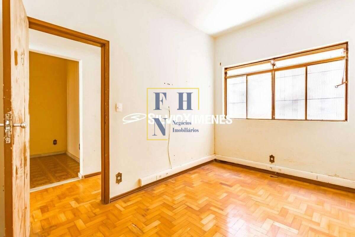 Casa à venda com 3 quartos, 587m² - Sagrada Família,