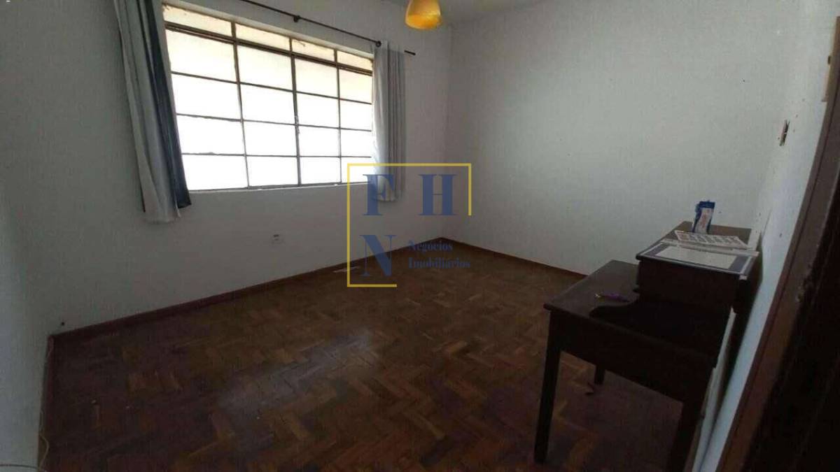 Casa à venda com 4 quartos, 520m² - Sagrada Família,