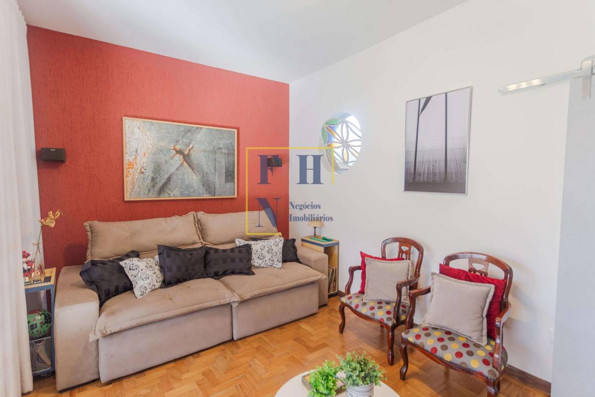 Casa à venda com 4 quartos, 220m² - Sagrada Família,