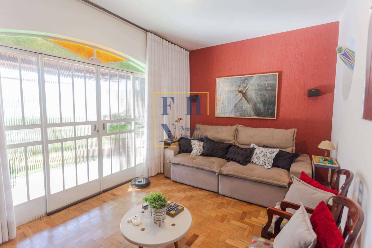 Casa à venda com 4 quartos, 220m² - Sagrada Família,
