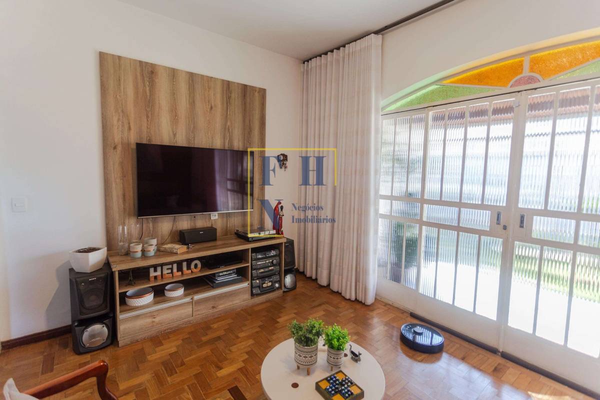 Casa à venda com 4 quartos, 220m² - Sagrada Família,