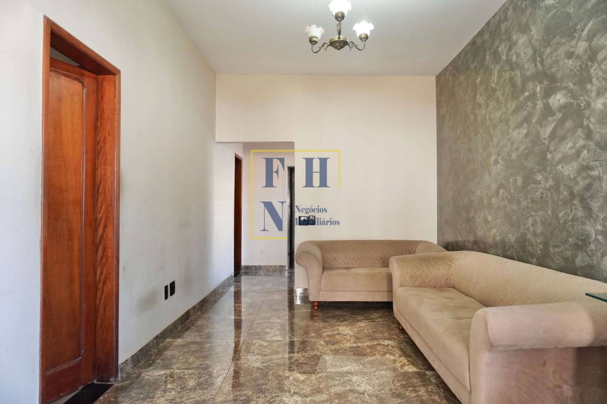 Casa à venda com 4 quartos, 200m² - Sagrada Família,