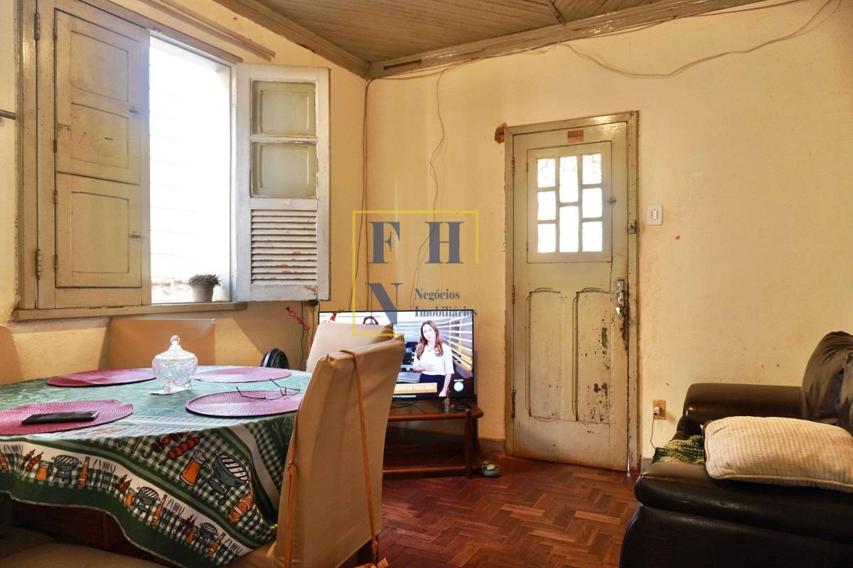 Casa à venda com 2 quartos, 110m² - Sagrada Família,