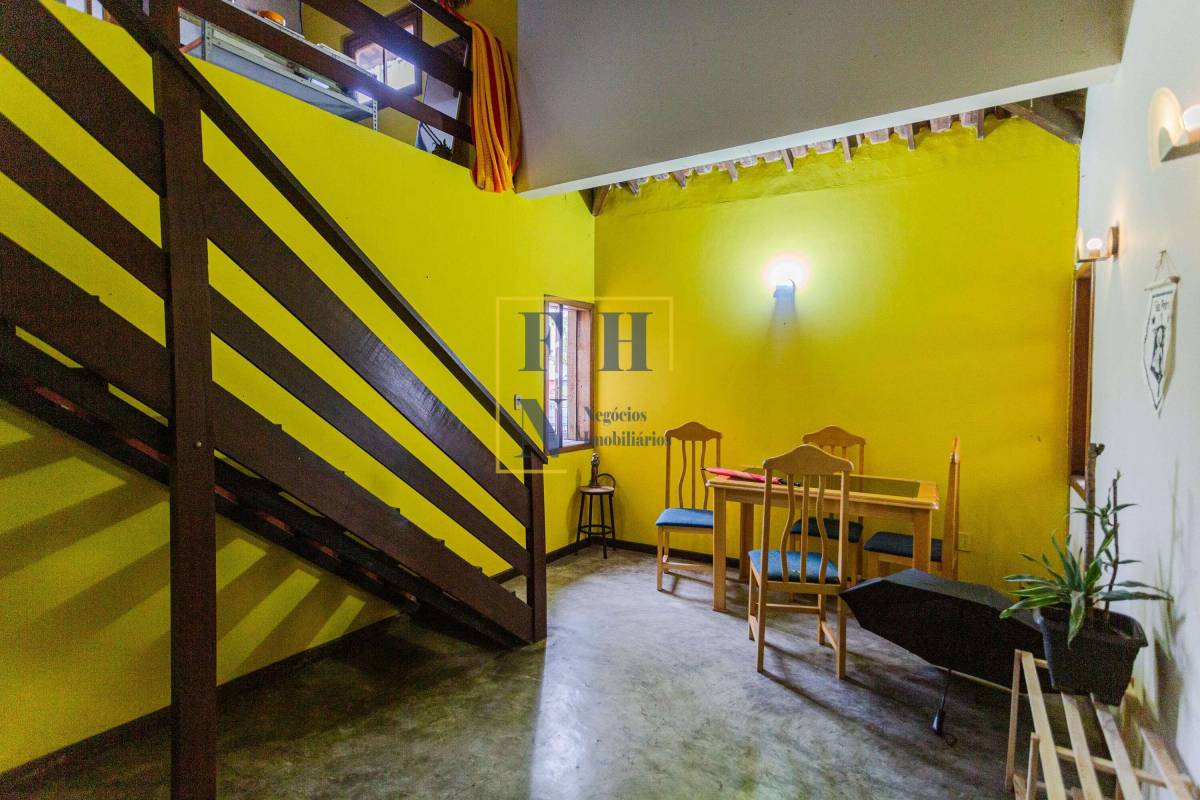 Casa à venda com 8 quartos, 697m² - Sagrada Família,