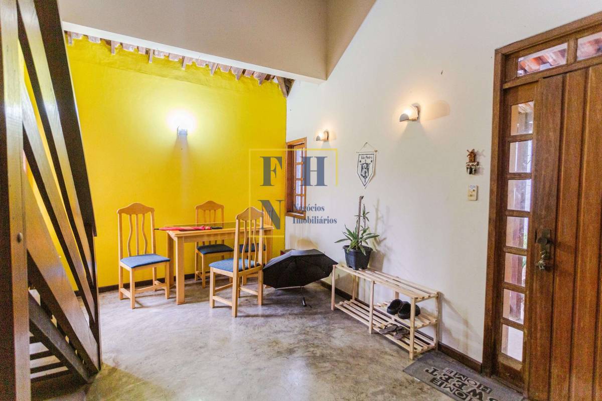 Casa à venda com 8 quartos, 697m² - Sagrada Família,