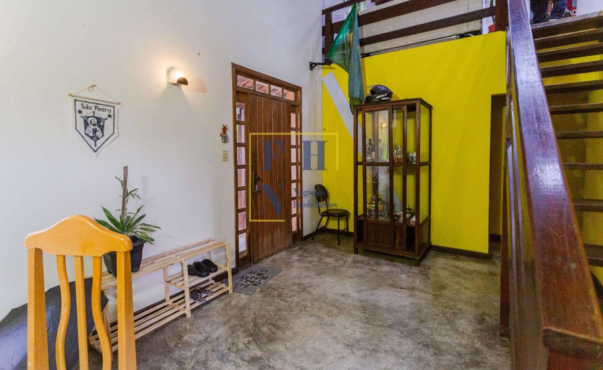 Casa à venda com 8 quartos, 697m² - Sagrada Família,