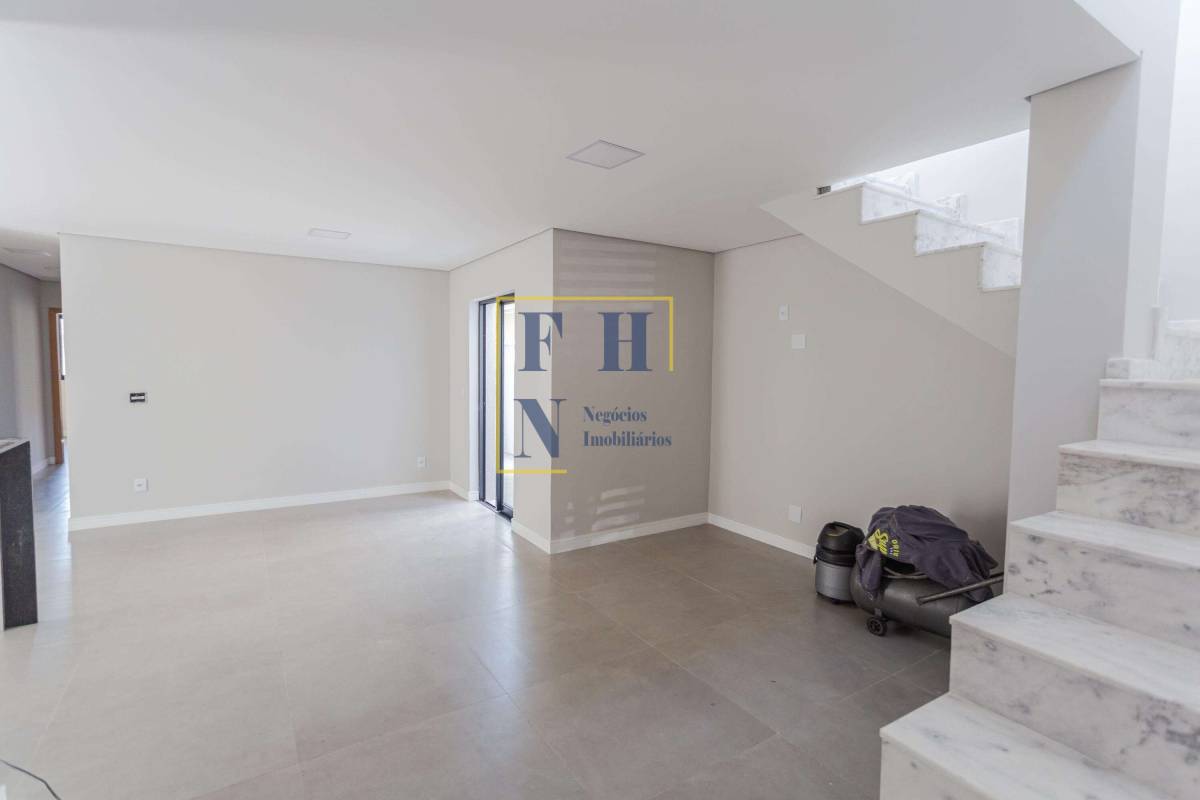 Casa à venda com 4 quartos, 200m² - Sagrada Família,