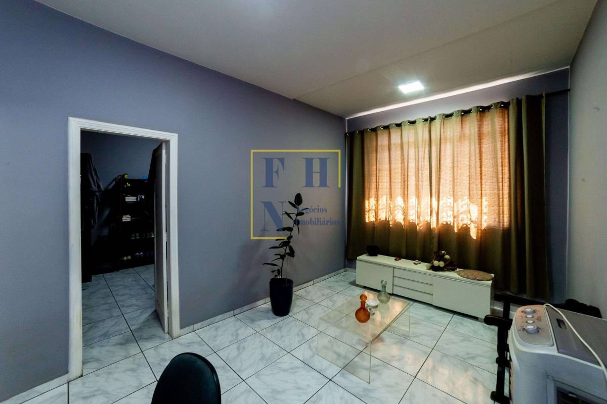 Casa à venda com 3 quartos, 226m² - Sagrada Família,