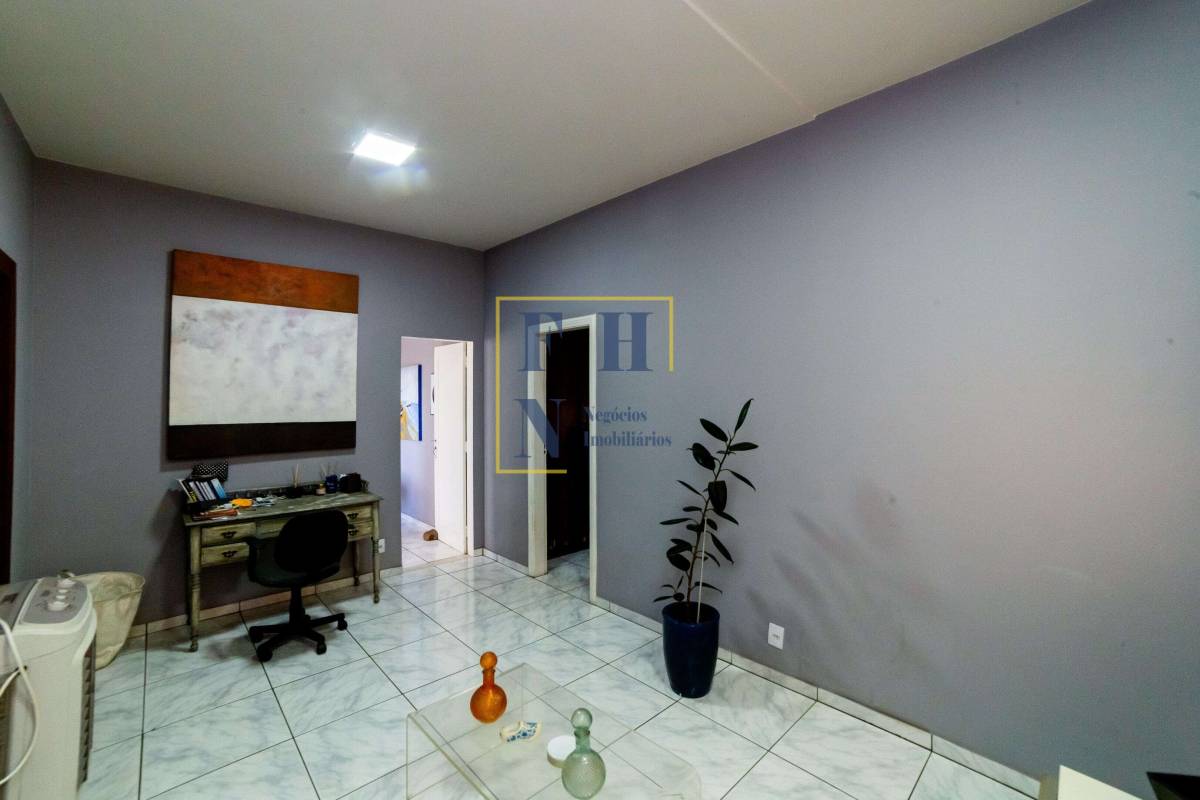 Casa à venda com 3 quartos, 226m² - Sagrada Família,