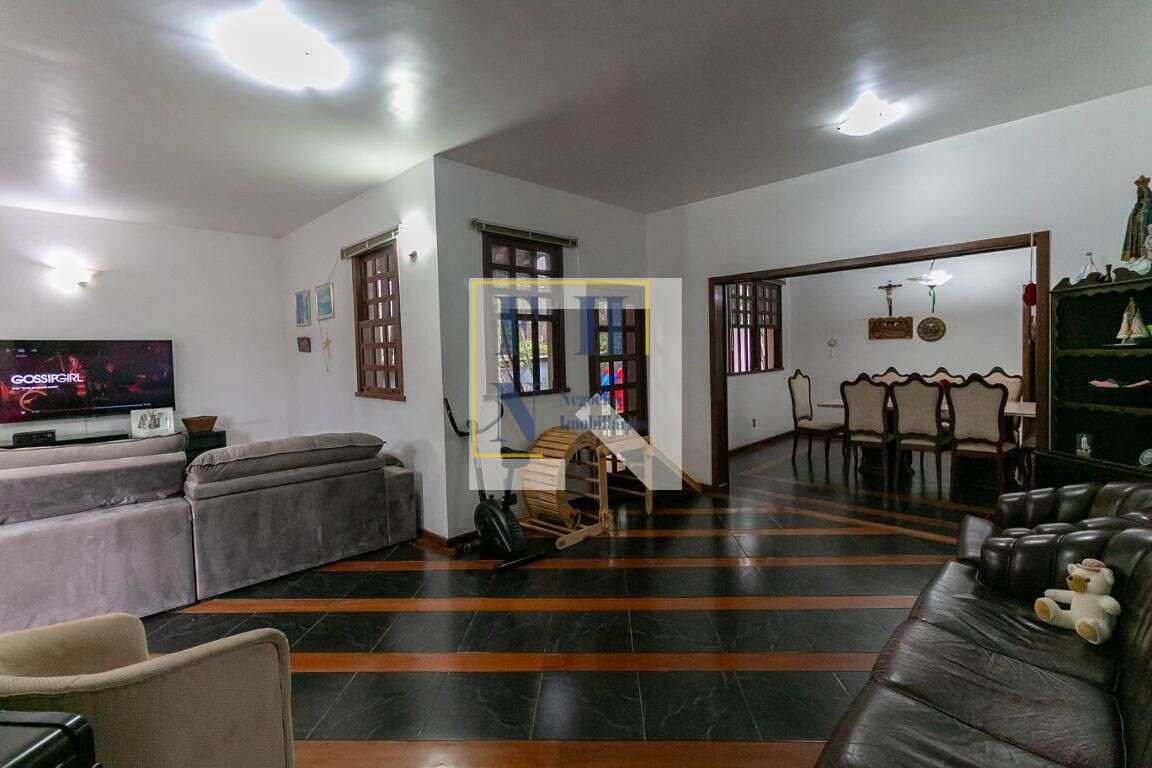 Casa 3 Quartos à Venda na Santa Lúcia em Belo Horizonte