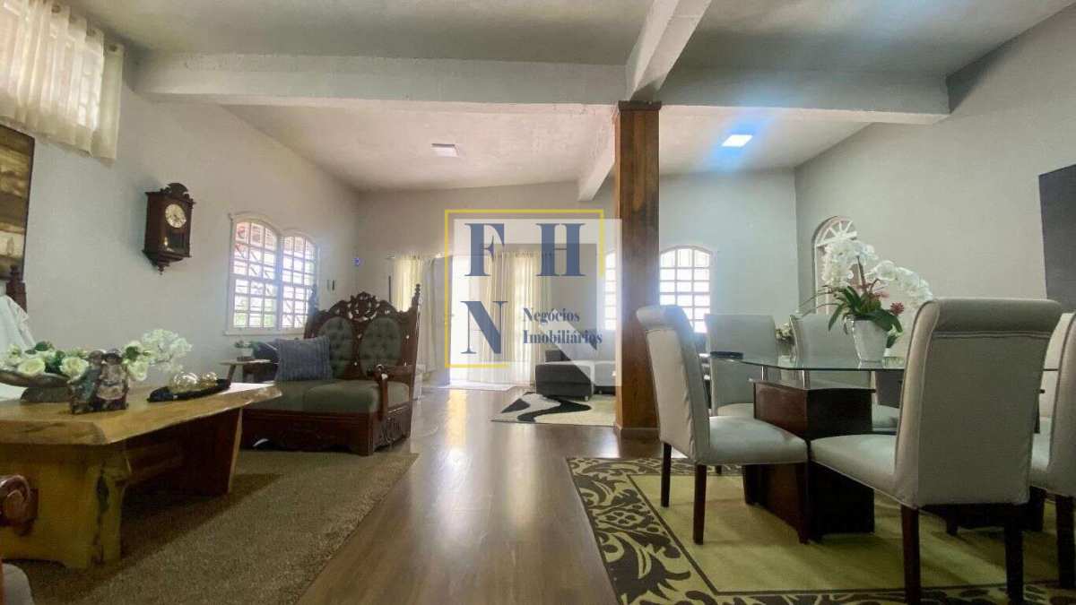 Casa 4 Quartos à Venda na Santa Lúcia em Belo Horizonte