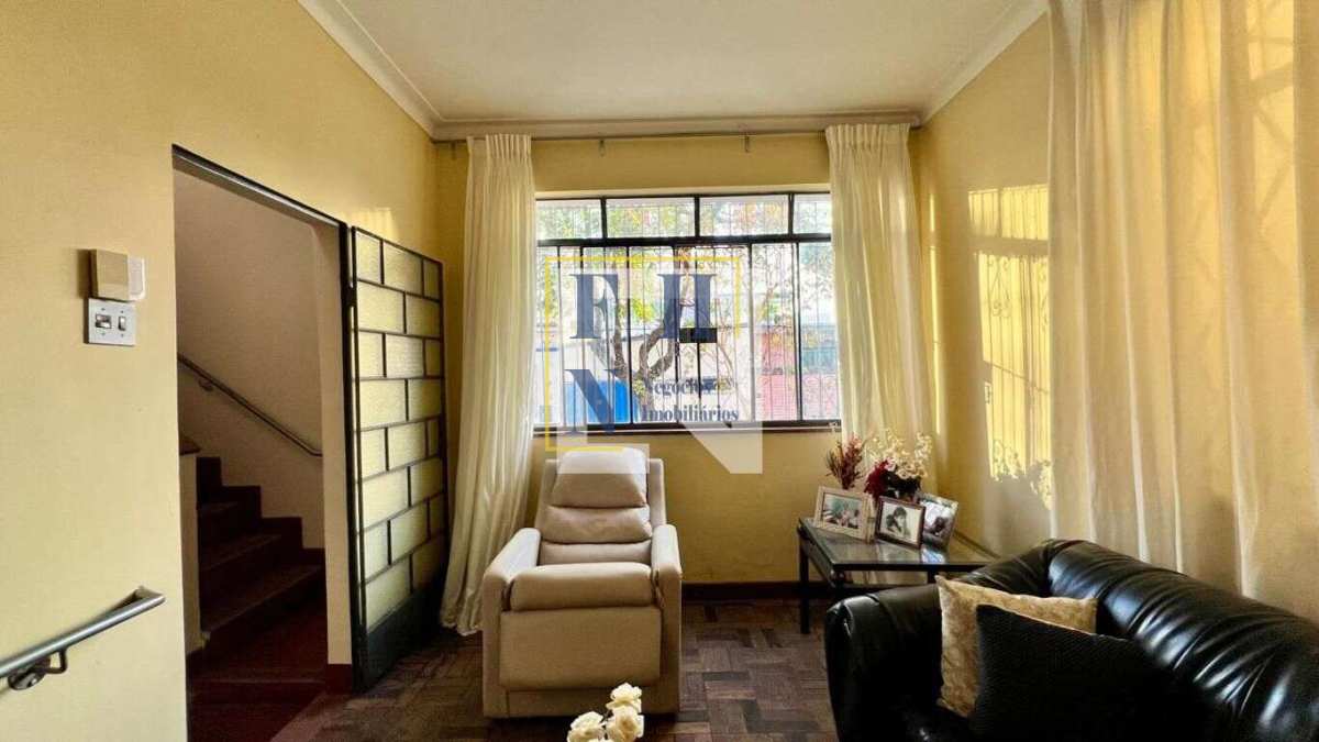 Casa 4 Quartos à Venda na Santa Tereza em Belo Horizonte