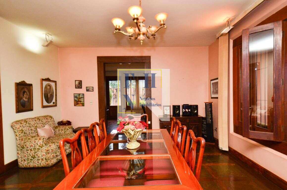 Casa 5 Quartos à Venda na Santa Tereza em Belo Horizonte