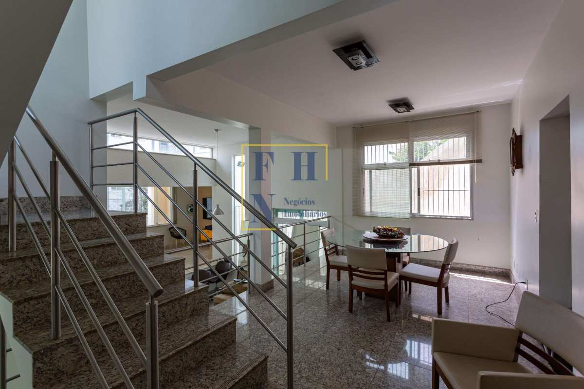 Casa 5 Quartos à Venda na Santa Tereza em Belo Horizonte