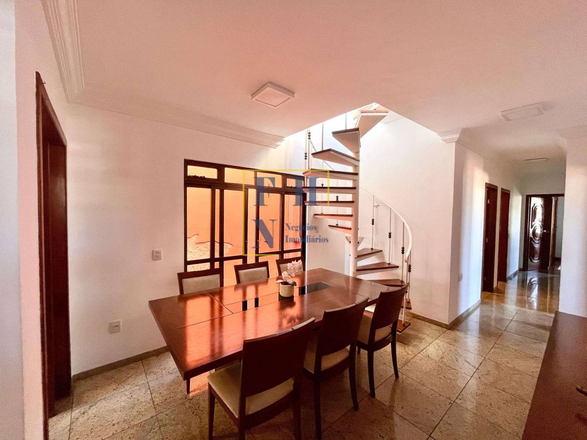  - Casa 5 Quartos à Venda na Santa Tereza em Belo Horizonte
