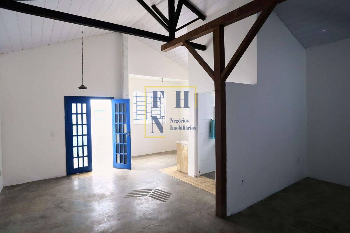 Casa à venda com 3 quartos, 130m² - Santa Tereza,