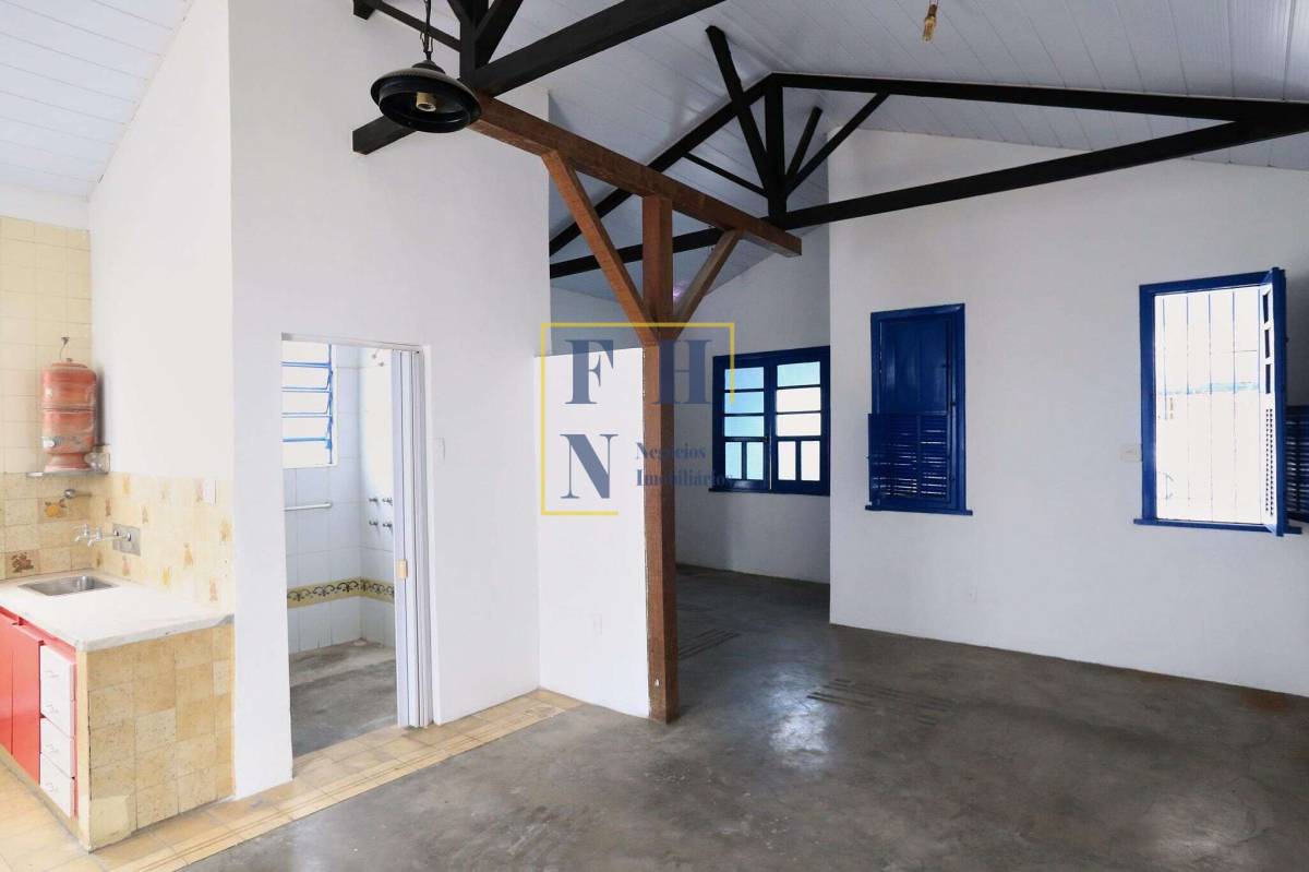 Casa à venda com 3 quartos, 130m² - Santa Tereza,