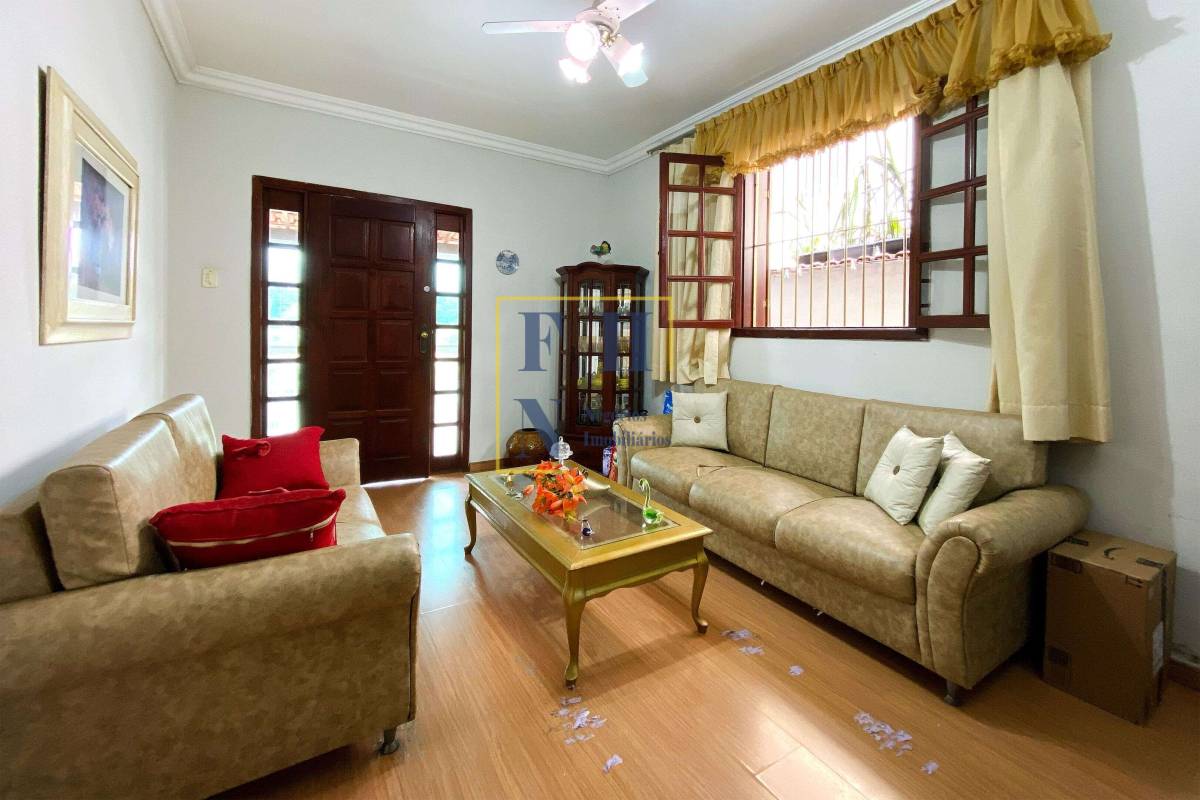  - Casa 4 Quartos à Venda na Santa Tereza em Belo Horizonte