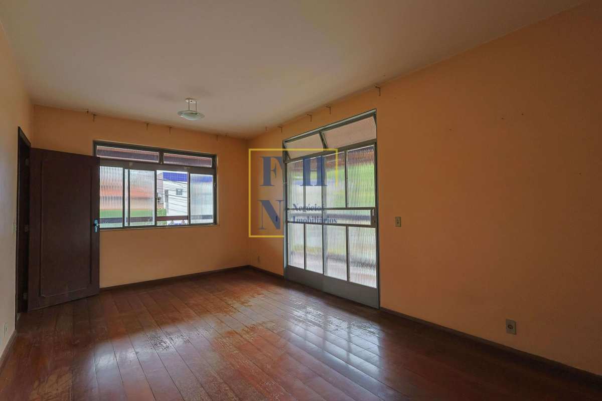 Casa 3 Quartos à Venda no Universitário em Belo Horizonte